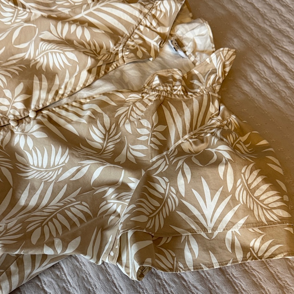 Crown & Ivy Adorable Cream & Beige Leaf Print Ruffle Dress Sz M - Picture 8 of 9